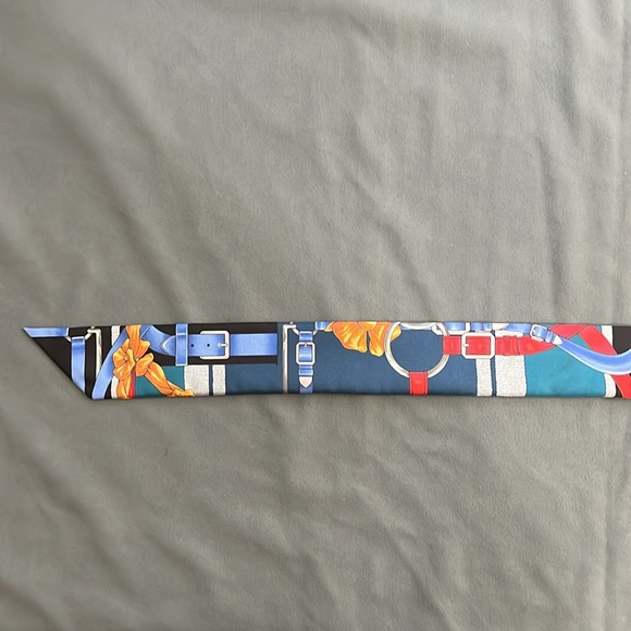 Hermes scarf 33x2”
Wore one time only, excellent condition - Picture 6 of 10